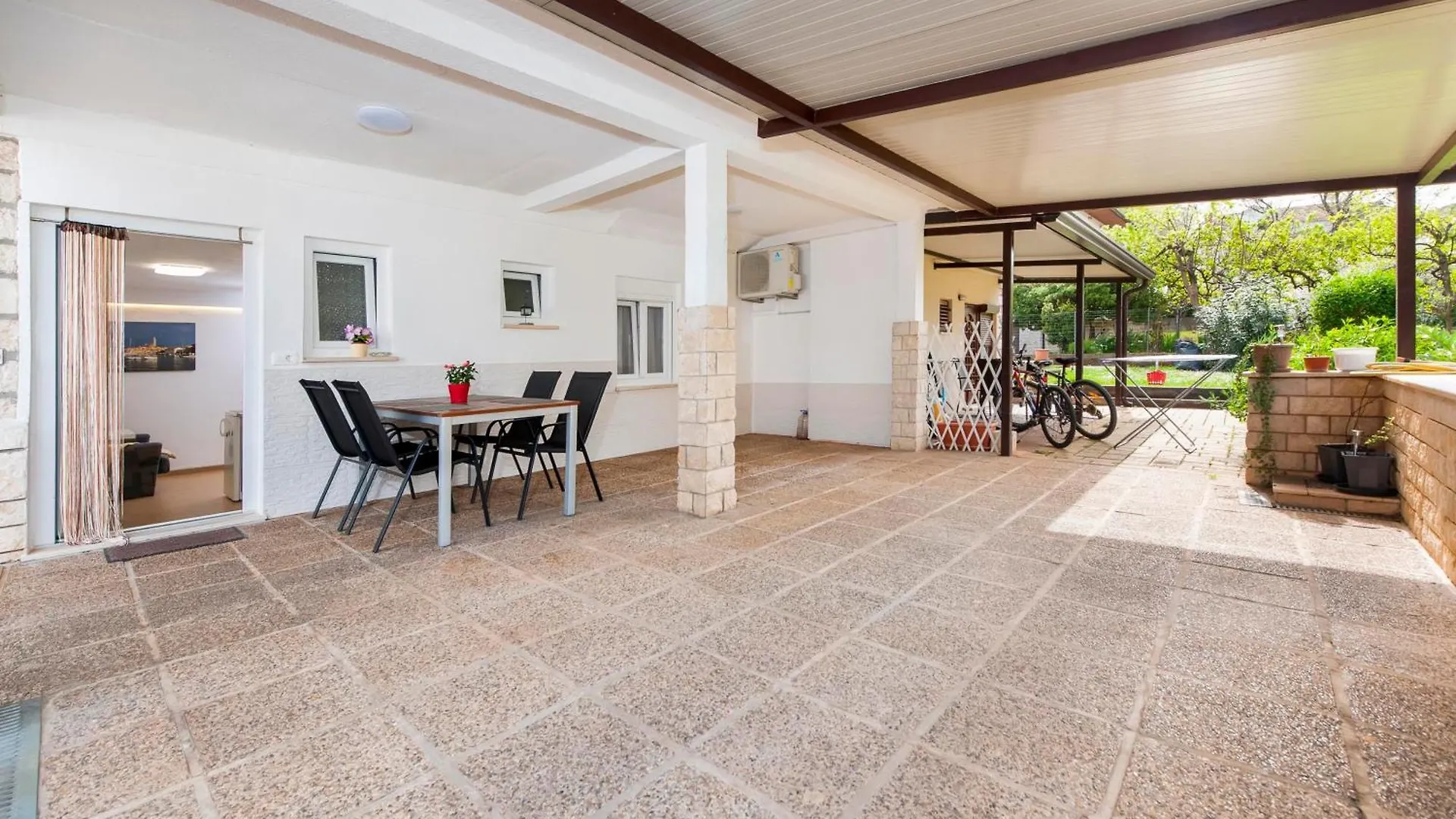 Apartments And Room Silvana Rovinj Guest house