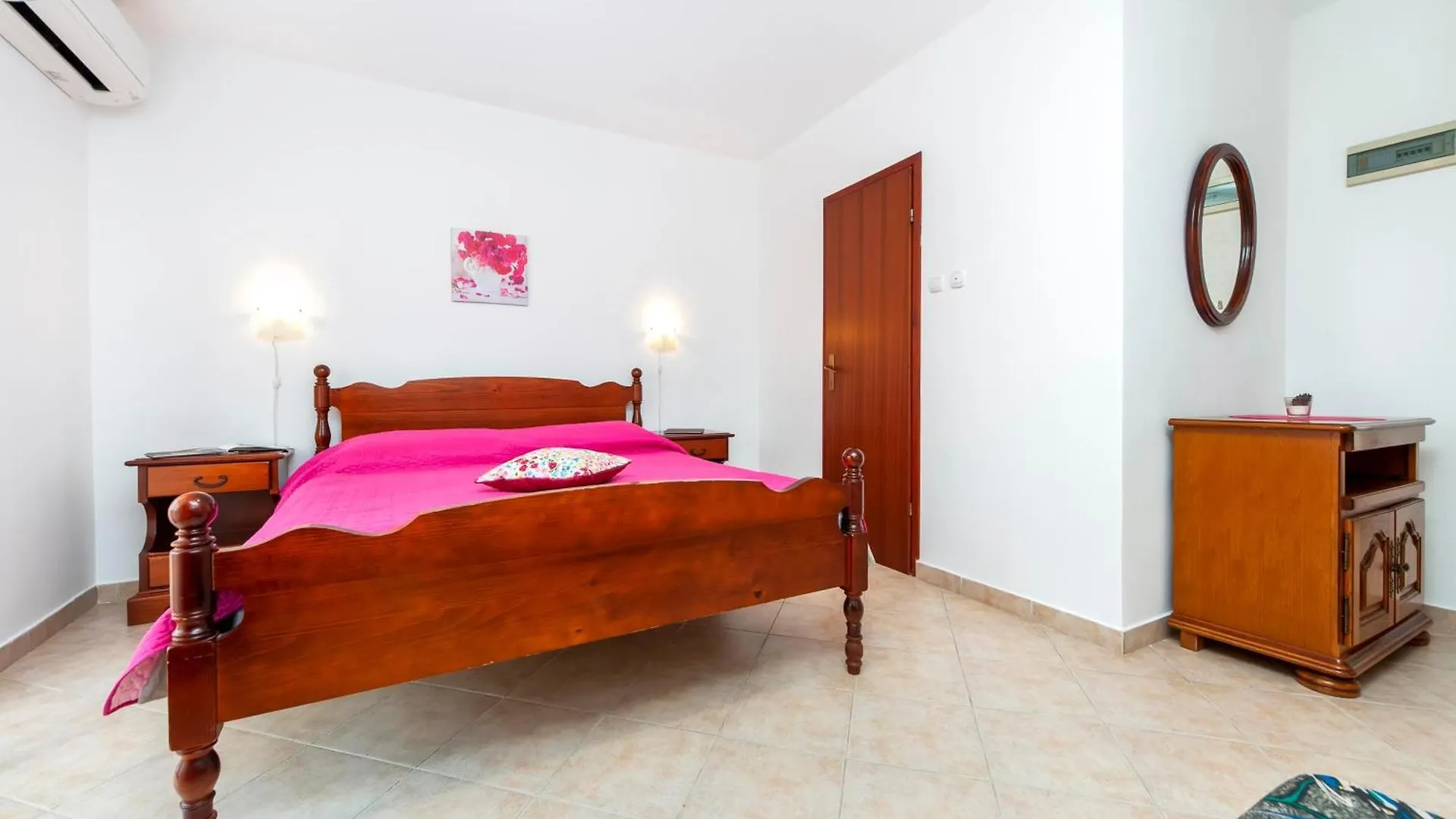 Apartments And Room Silvana Rovinj Guest house